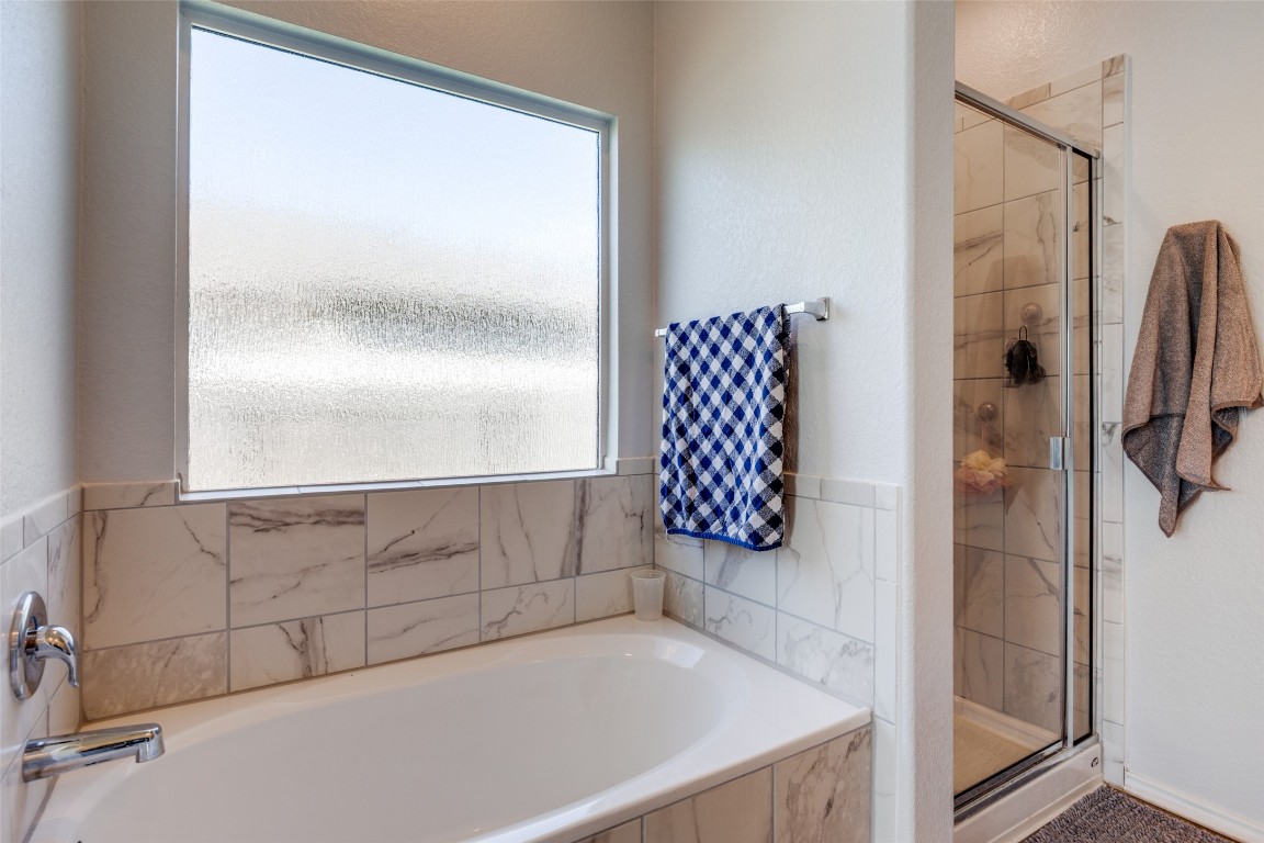 207 Otter Road Kyle, TX 78640 - Photo 15 of 26 a bathroom with a bathtub and shower