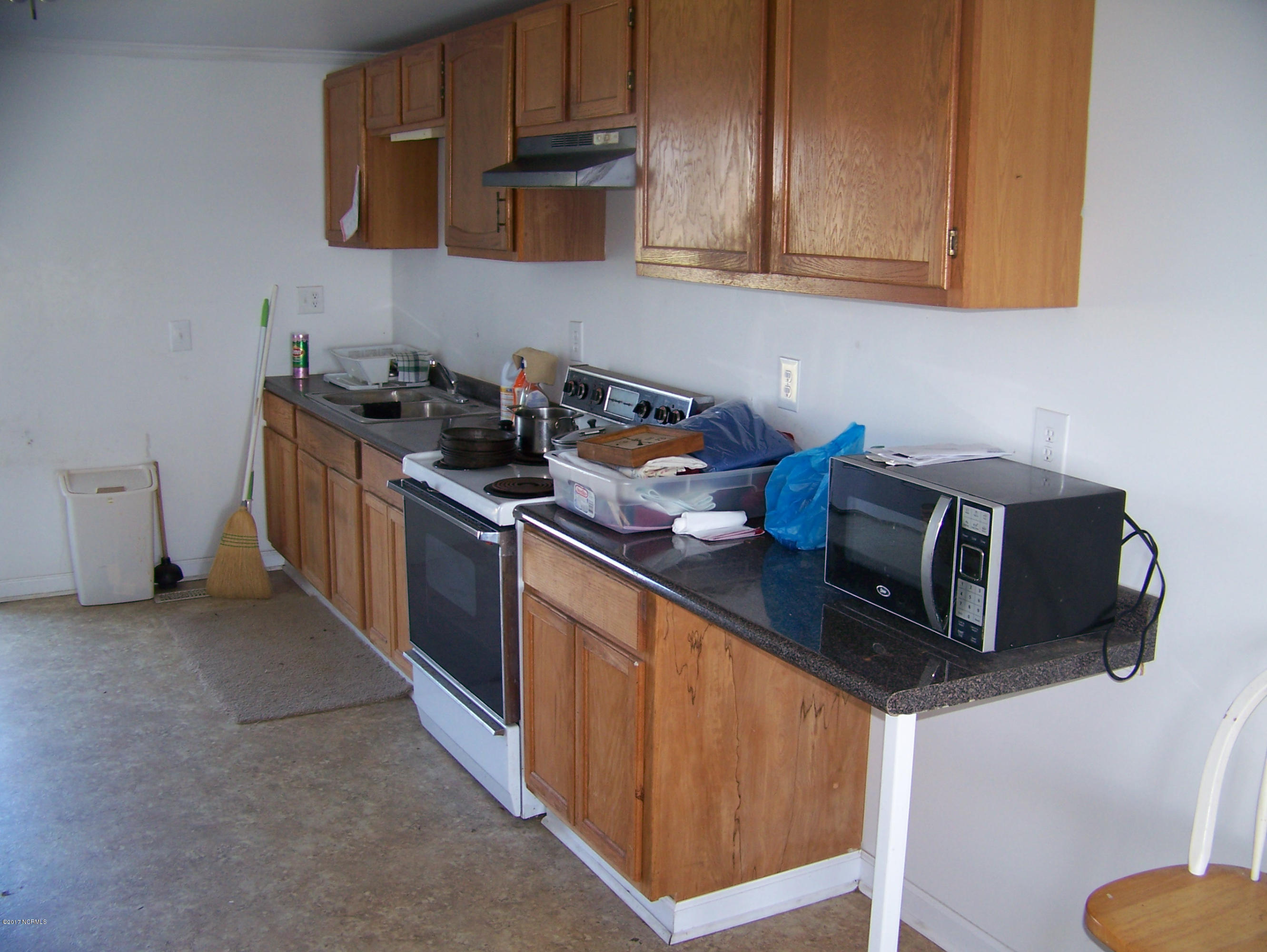326 Old Causeway Road Beaufort, NC 28516 - Photo 11 of 22 Downstairs kitchen