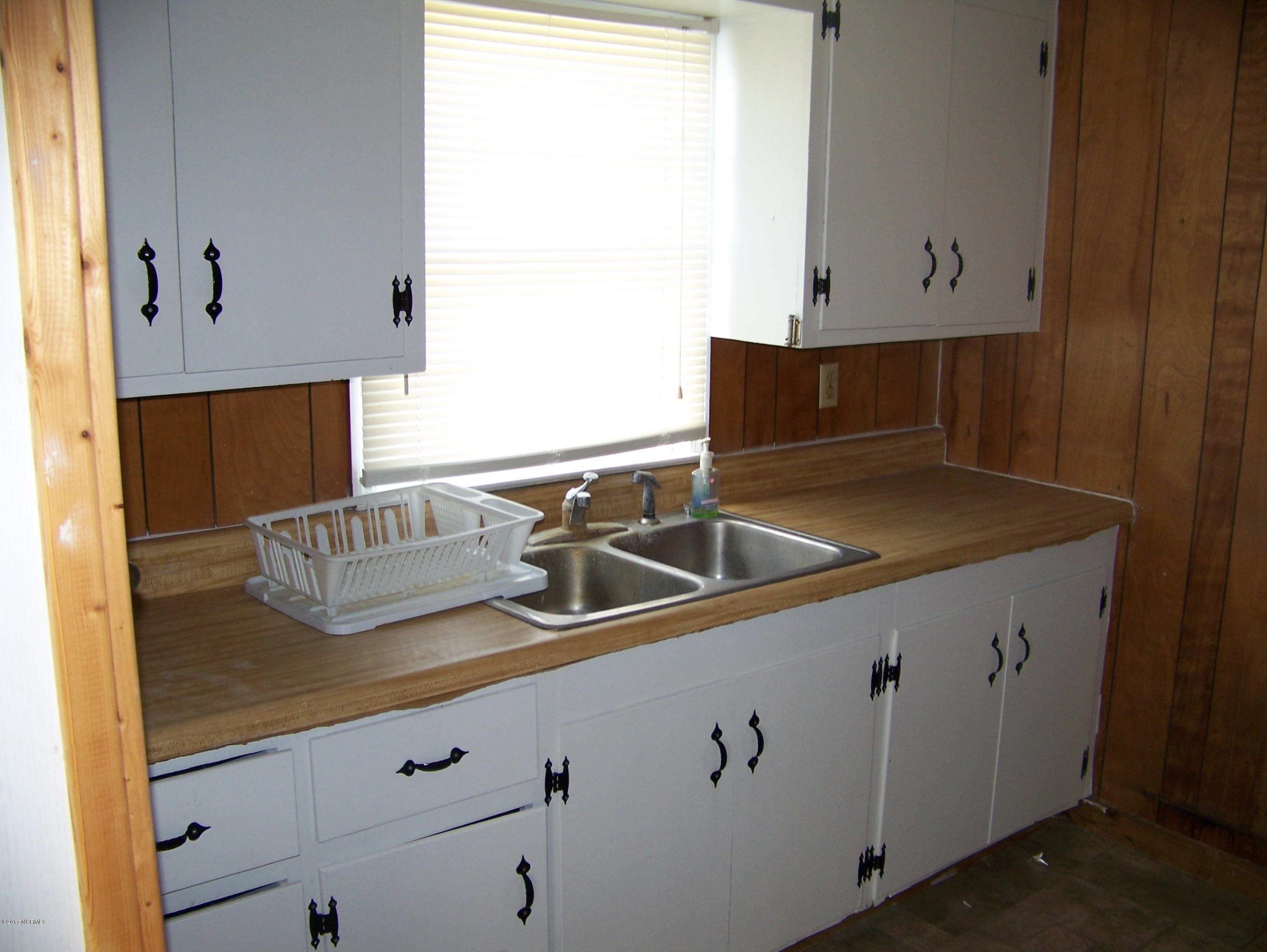 326 Old Causeway Road Beaufort, NC 28516 - Photo 19 of 22 Upstairs kitchen