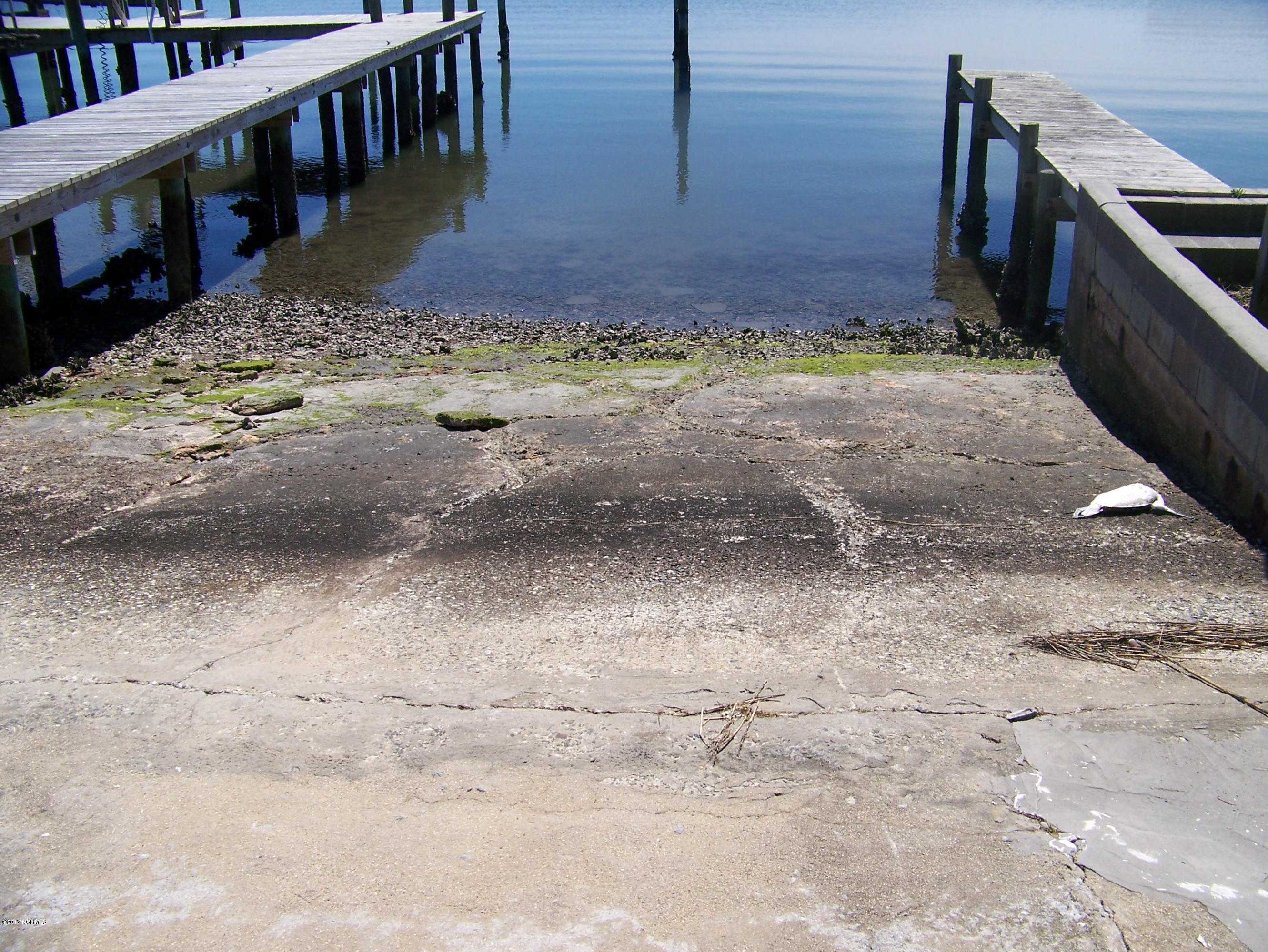 326 Old Causeway Road Beaufort, NC 28516 - Photo 4 of 22 100_2567