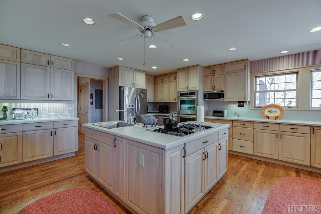 105 Old Cove Road Highlands, NC 28741 - Photo 19 of 63 Gallery Image 19