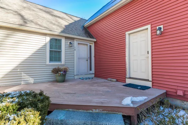 $383,300 | 10 Balmoral Drive, Unit 10, Stratham, NH 03885