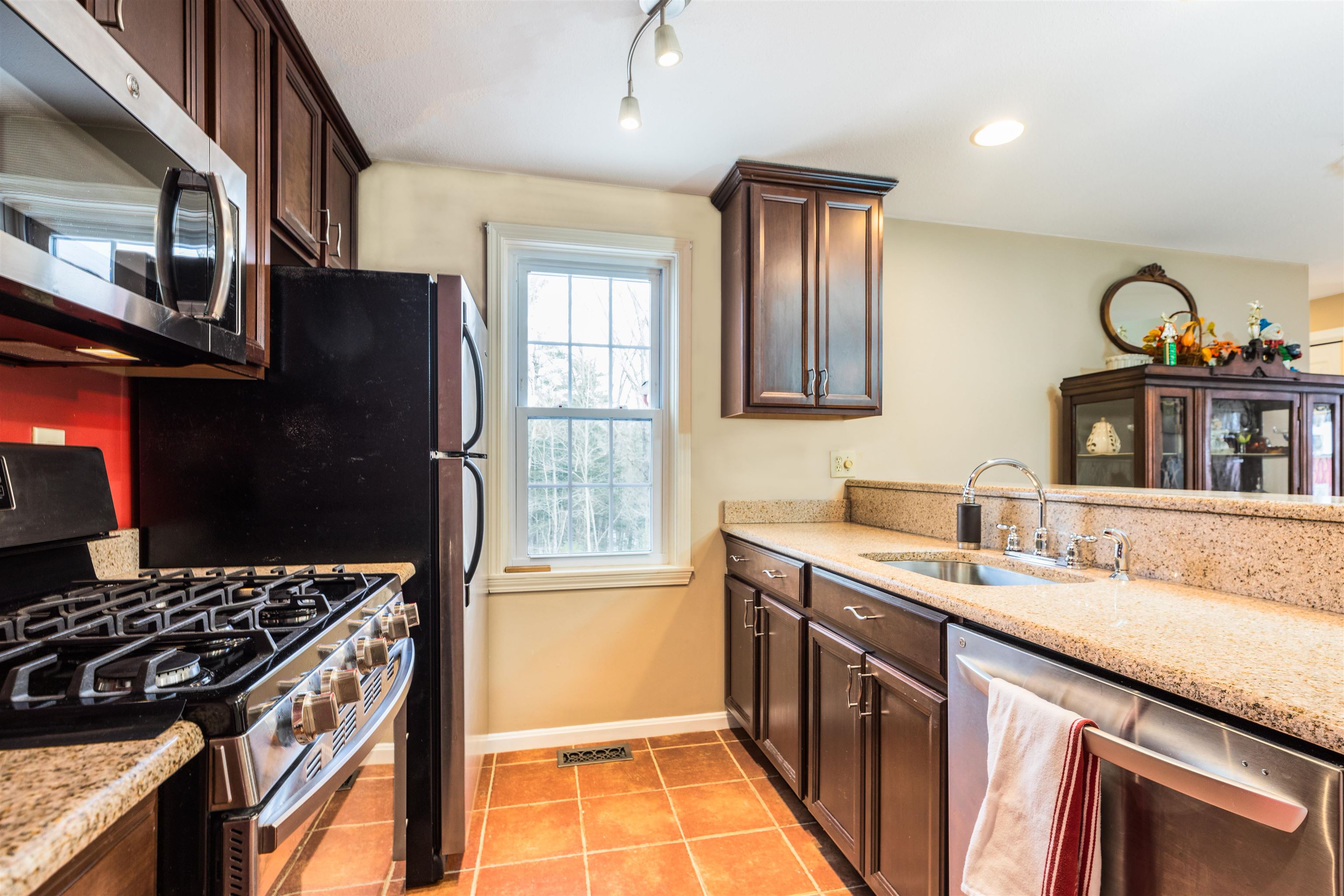 10 Balmoral Drive, Unit 10 Stratham, NH 03885 - Photo 9 of 37