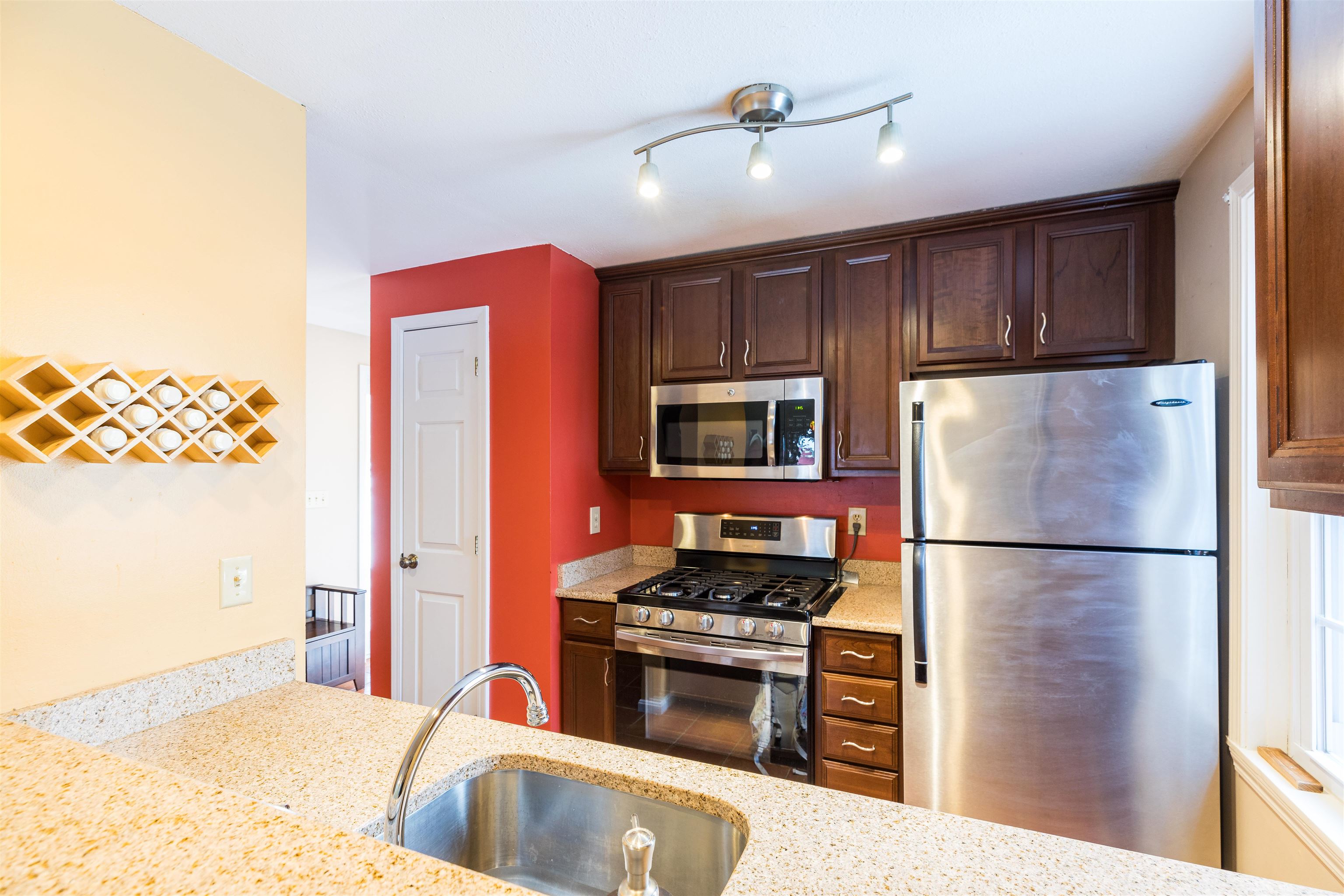 10 Balmoral Drive, Unit 10 Stratham, NH 03885 - Photo 10 of 37