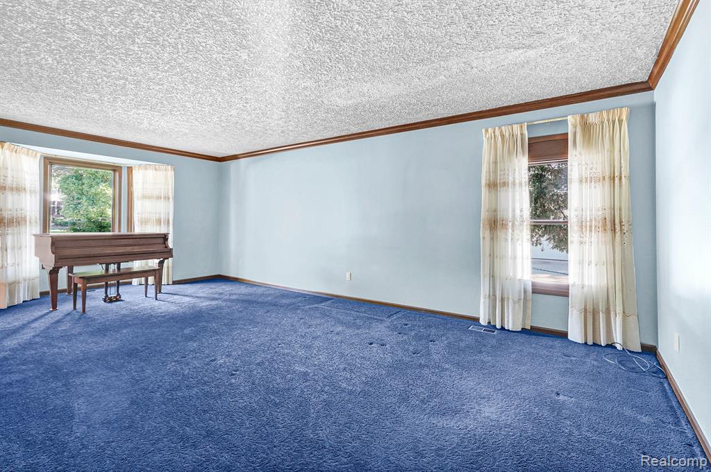 2455 Munster Road Rochester Hills, MI 48309 - Photo 5 of 36