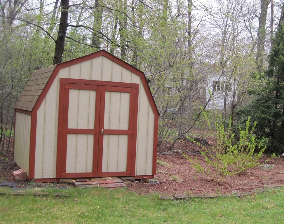 15 Kimbrough Road Billerica, MA 01821 - Photo 15 of 15 a view of backyard with green space