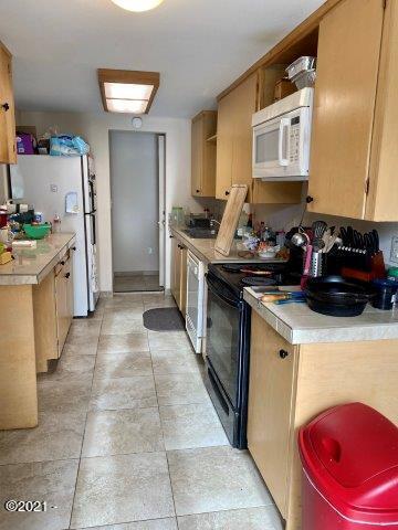 2719-2721 Northeast Holmes Road Lincoln City, OR 97367 - Photo 21 of 33 2721