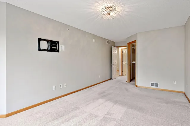 $325,000 | 11343 Stratton Avenue, Unit 218, Eden Prairie, MN 55344