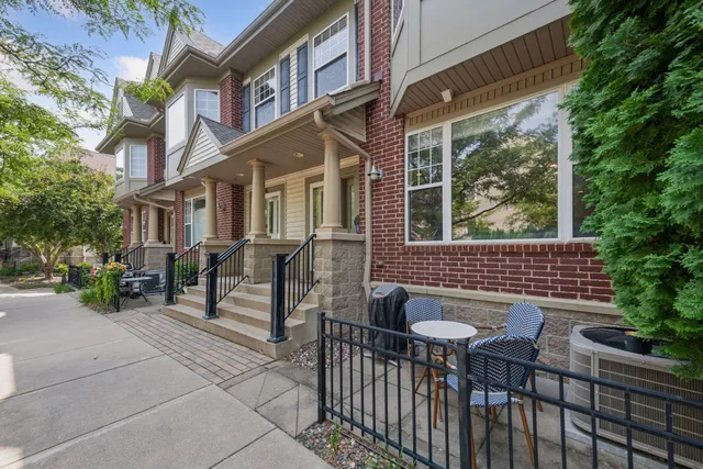 $325,000 | 11343 Stratton Avenue, Unit 218, Eden Prairie, MN 55344