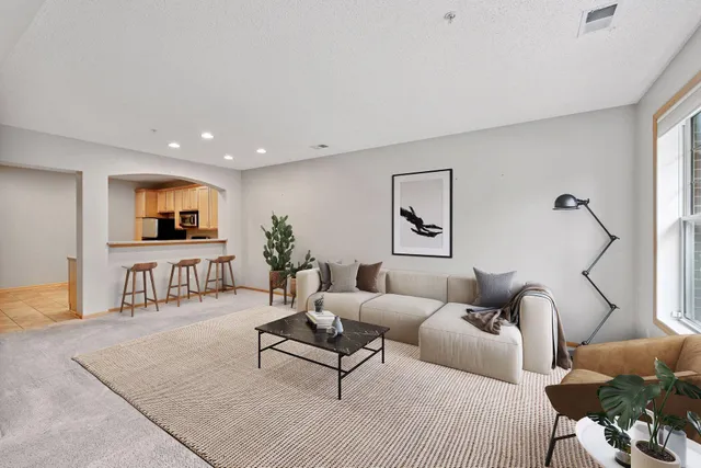 $325,000 | 11343 Stratton Avenue, Unit 218, Eden Prairie, MN 55344