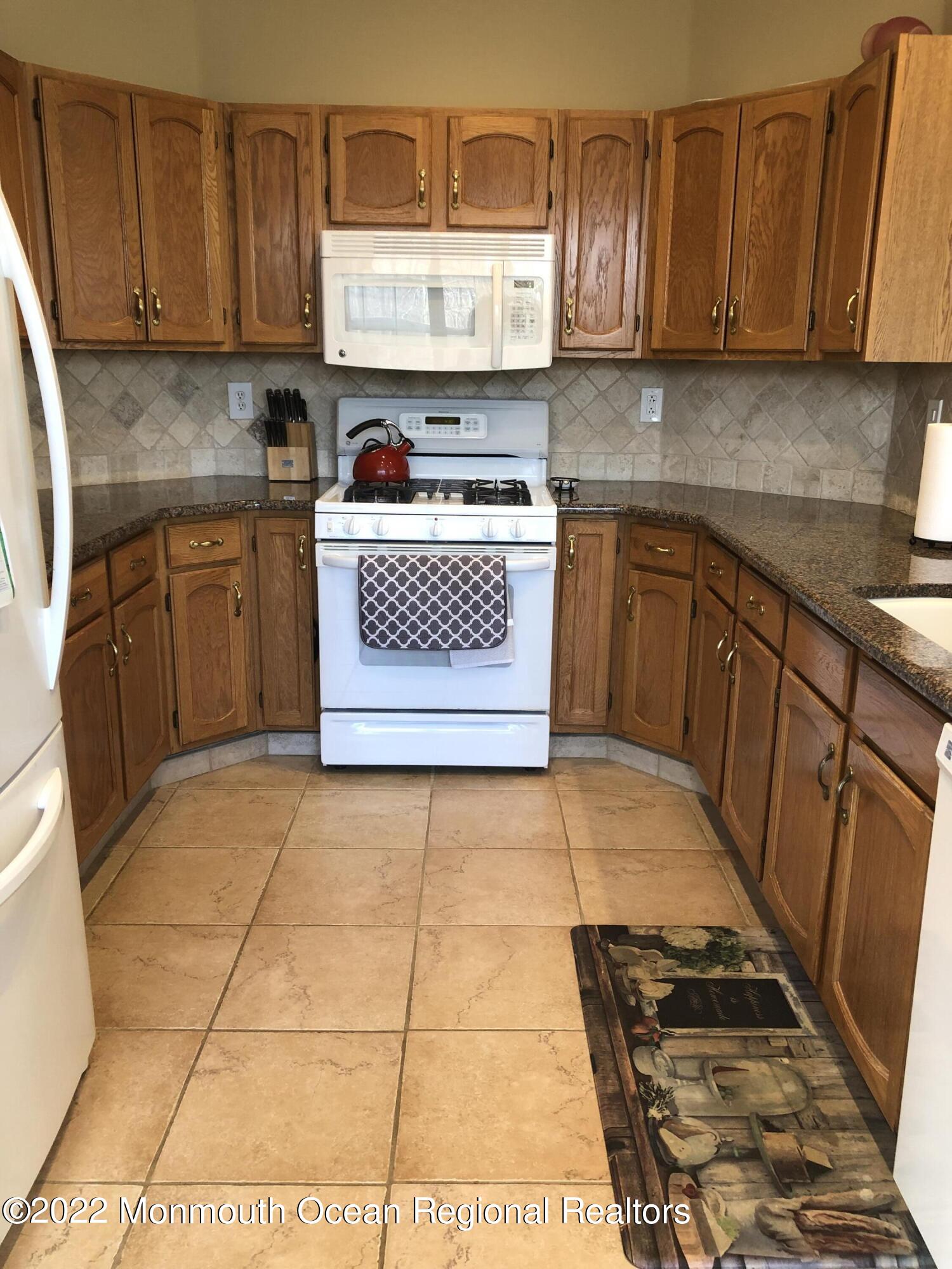 12 Exeter Pass Colts Neck, NJ 07722 - Photo 2 of 11 IMG_2684