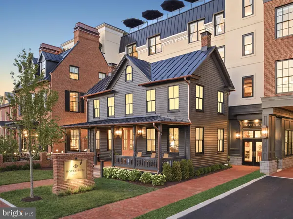 $969,000 | 212 South King Street, Unit D, Leesburg, VA 20175