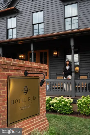 $969,000 | 212 South King Street, Unit D, Leesburg, VA 20175