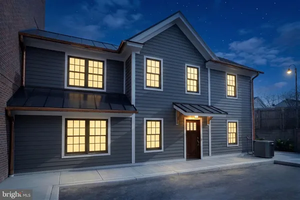 $969,000 | 212 South King Street, Unit D, Leesburg, VA 20175