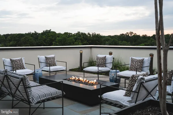 $969,000 | 212 South King Street, Unit D, Leesburg, VA 20175