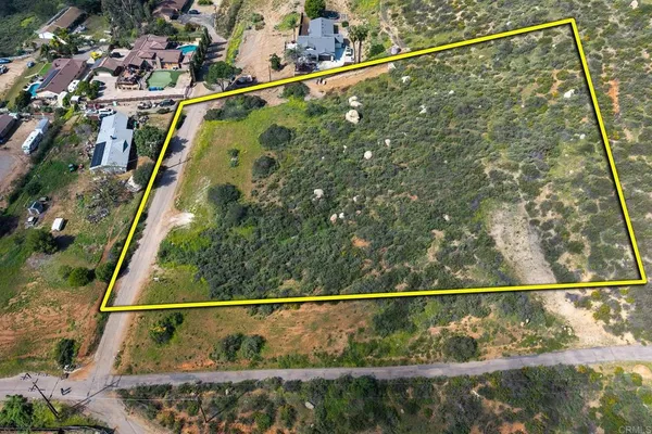a view of a small yard