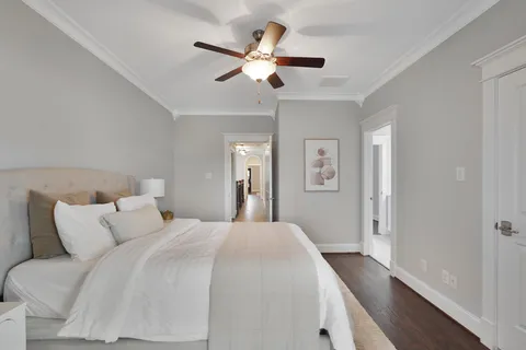 $1,070,000 | 537 West 22nd Street, Houston, TX 77008