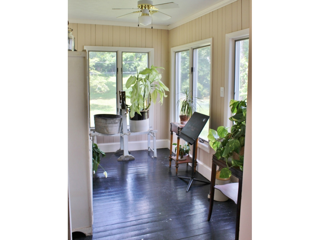 220 Edgewood Road Bristol, TN 37620 - Photo 18 of 35 Sunroom