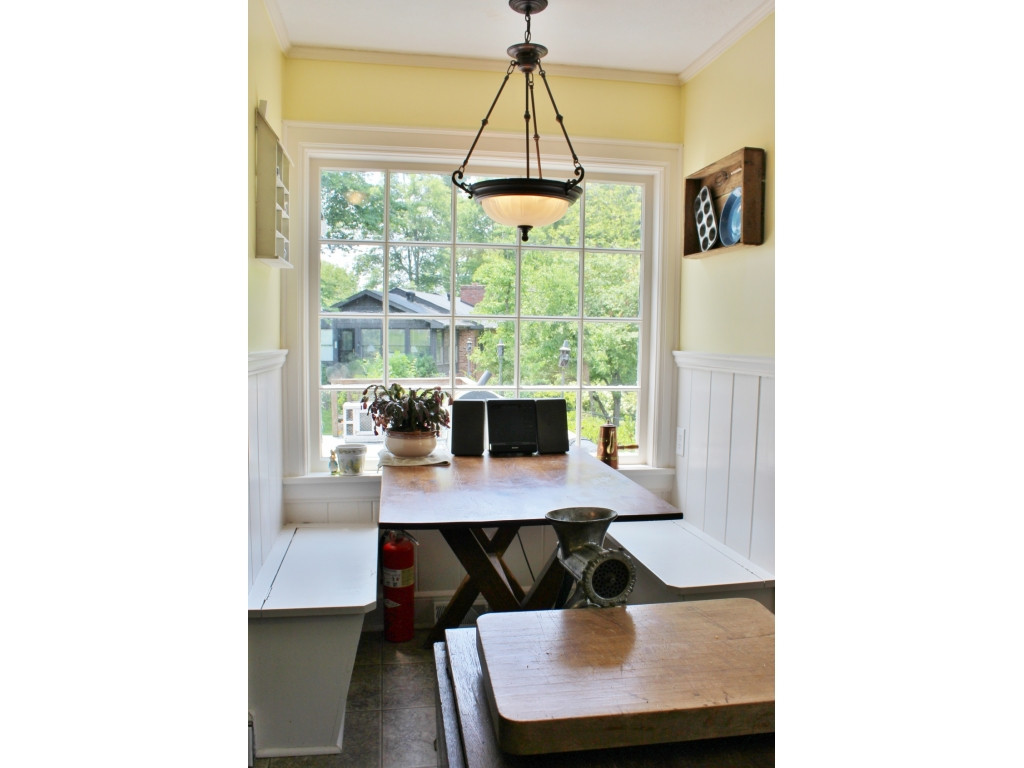 220 Edgewood Road Bristol, TN 37620 - Photo 6 of 35 Breakfast nook