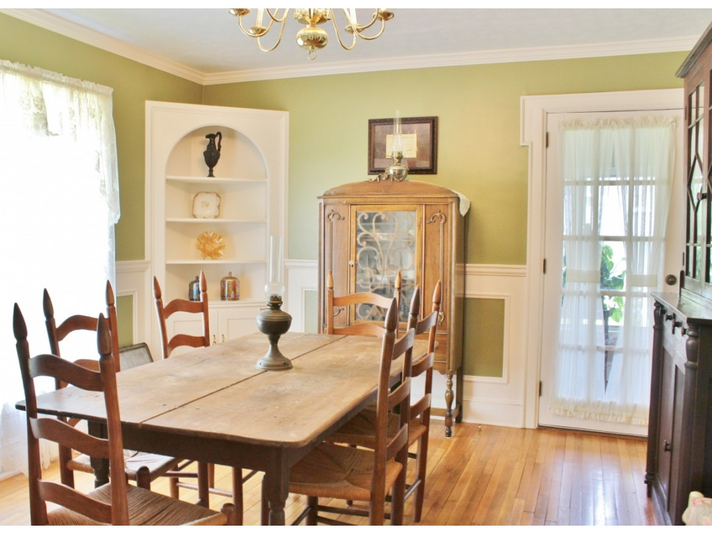220 Edgewood Road Bristol, TN 37620 - Photo 9 of 35 Dining Room