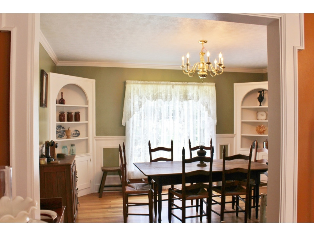 220 Edgewood Road Bristol, TN 37620 - Photo 10 of 35 Dining Roon