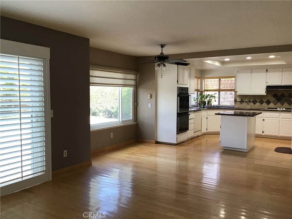 20111 Cavern Court Saugus, CA 91390 - Photo 11 of 35 Open concept for entertaining