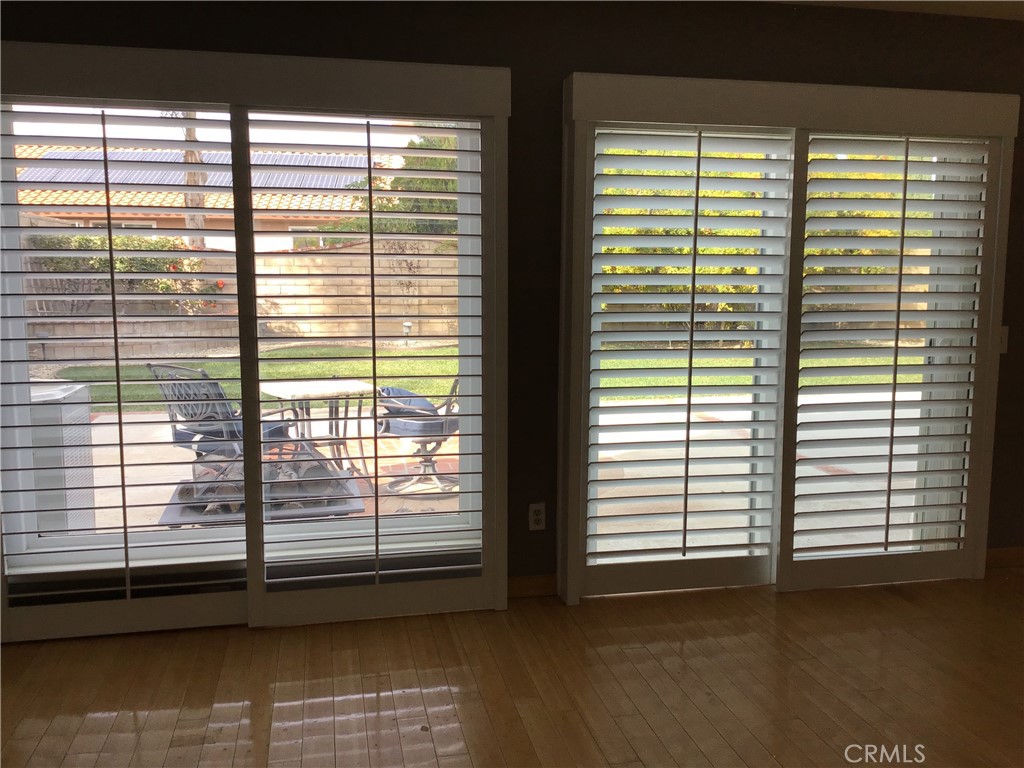 20111 Cavern Court Saugus, CA 91390 - Photo 12 of 35 Living room sliders to yard