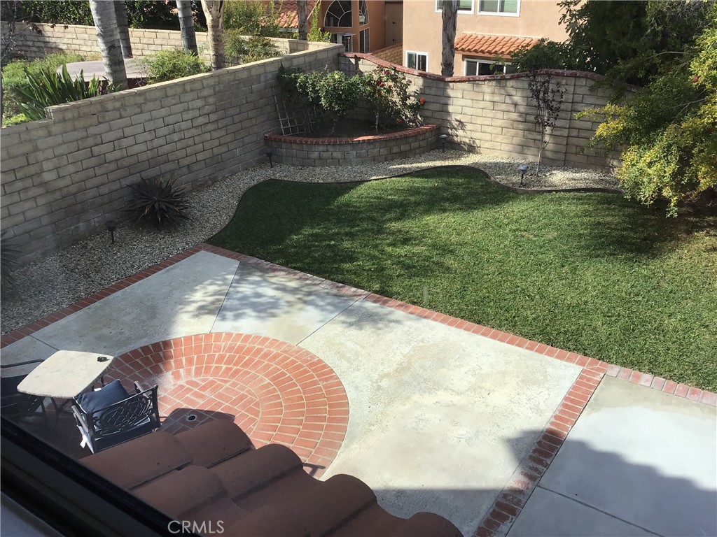 20111 Cavern Court Saugus, CA 91390 - Photo 25 of 35 View to the backyard