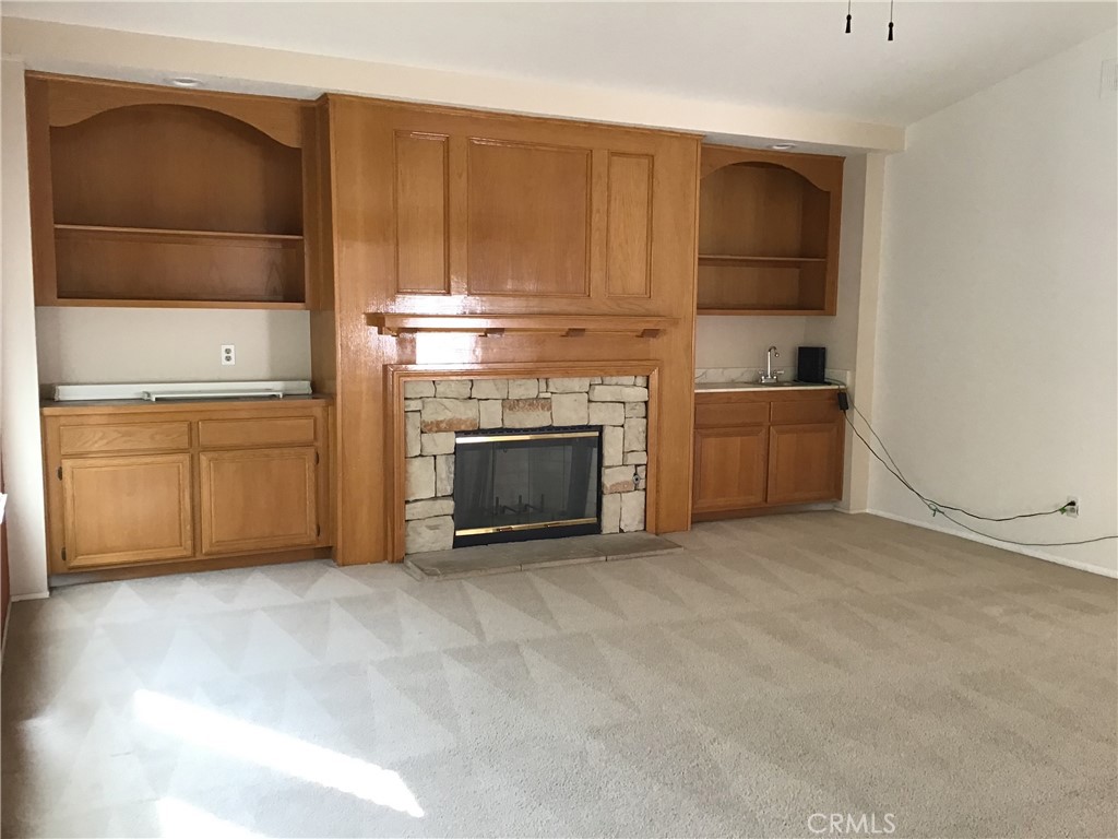 20111 Cavern Court Saugus, CA 91390 - Photo 30 of 35 Built-ins, bar, fireplace