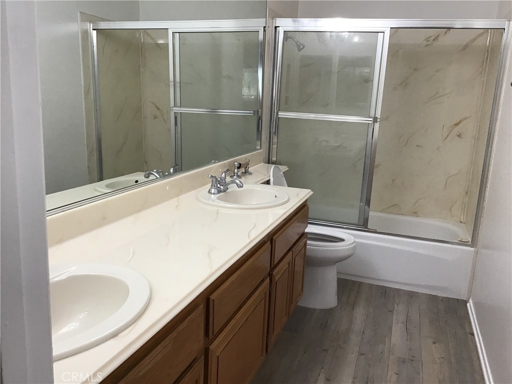 20111 Cavern Court Saugus, CA 91390 - Photo 32 of 35 Secondary full bath