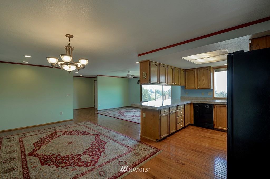 19222 98th Avenue South Renton, WA 98055 - Photo 5 of 25 Gallery Image 5
