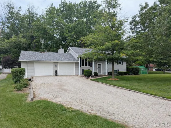 $242,000 | 1285 Red Ball Trail, Greenville, IL 62246