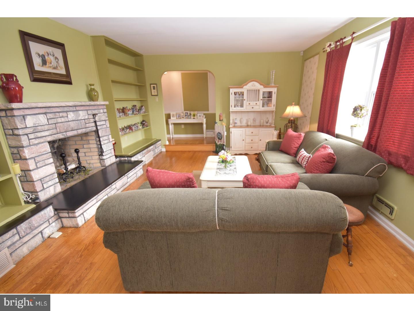 526 Creek Road Moorestown, NJ 08057 - Photo 6 of 25 Living Room