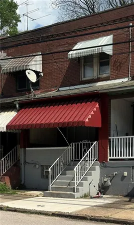 a view of entryway with a front door