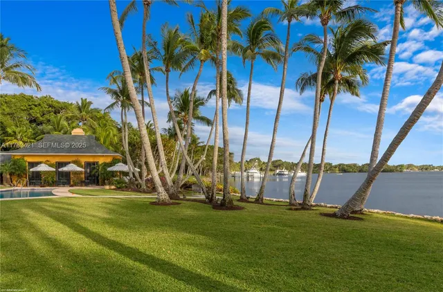 $49,000,000 | 6 Riverview Road, Jupiter Island, FL 33455
