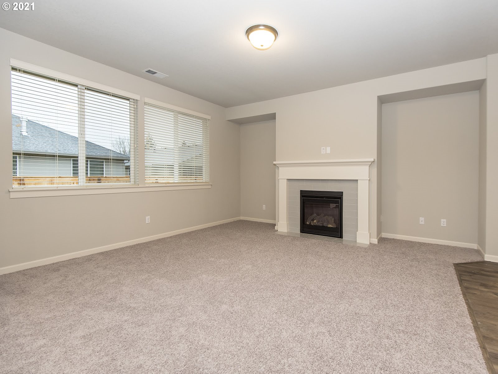 3712 South 42nd Place Ridgefield, WA 98642 - Photo 11 of 29 an empty room with fireplace