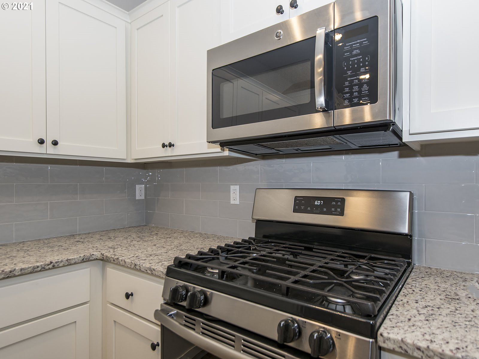 3712 South 42nd Place Ridgefield, WA 98642 - Photo 22 of 29 a stove top oven sitting inside of a kitchen