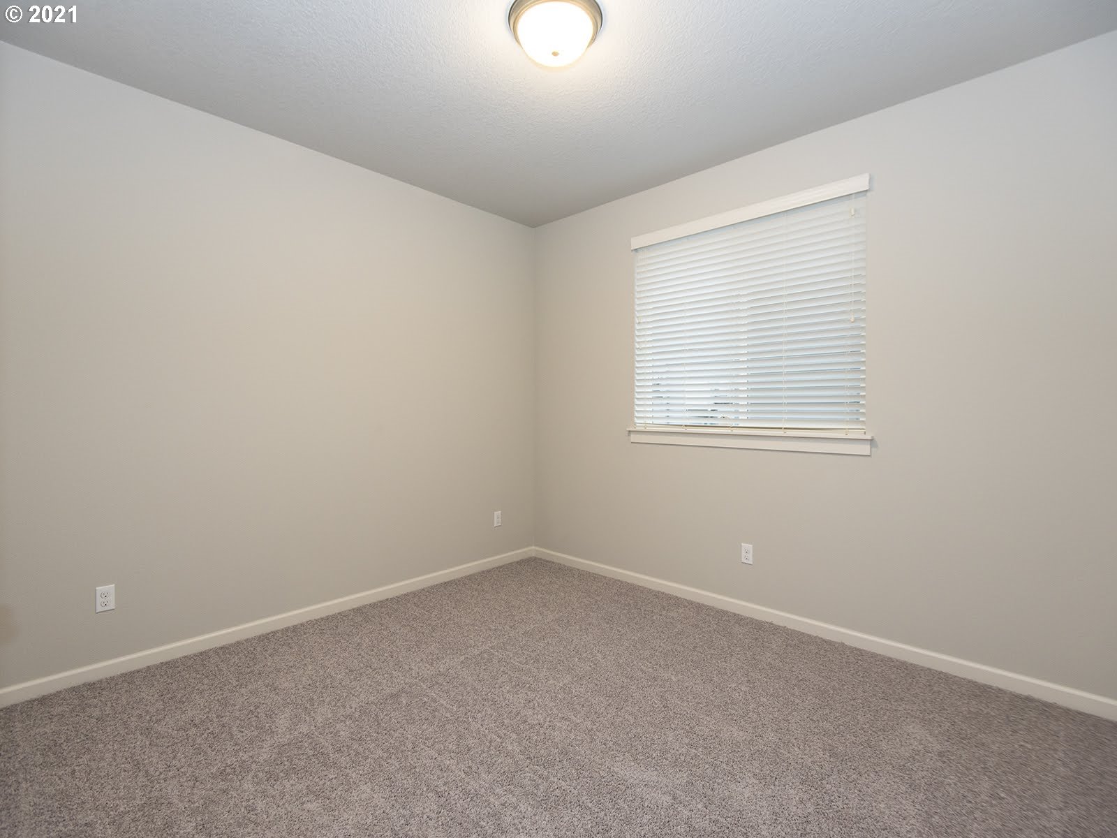 3712 South 42nd Place Ridgefield, WA 98642 - Photo 25 of 29 an empty room with a window