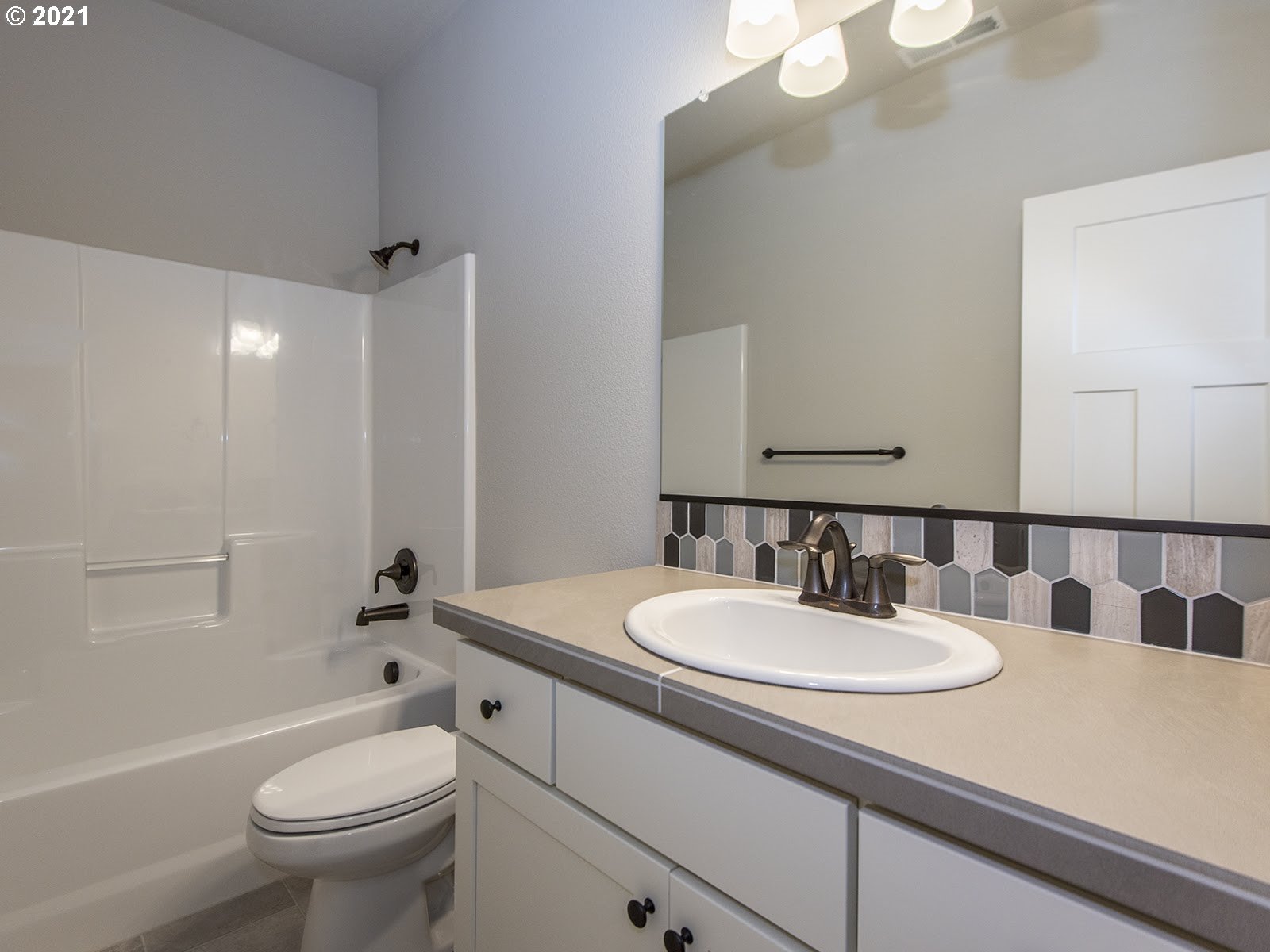 3712 South 42nd Place Ridgefield, WA 98642 - Photo 7 of 29 a bathroom with a sink a toilet and shower