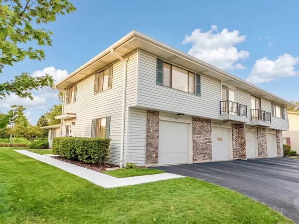 $263,000 | 935 Shattuck Lane, Unit 935, Schaumburg, IL 60194