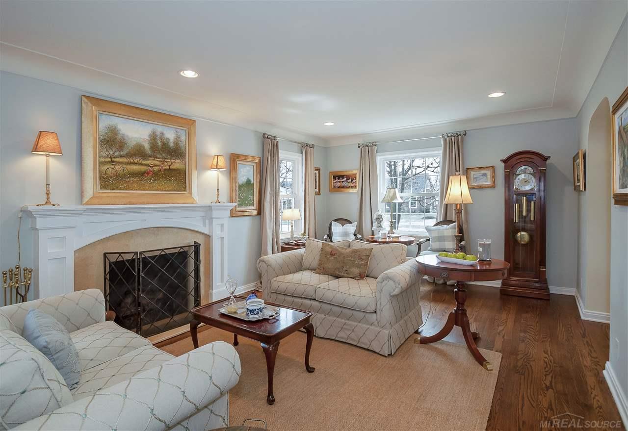1652 Hawthorne Road Grosse Pointe Woods, MI 48236 - Photo 7 of 55