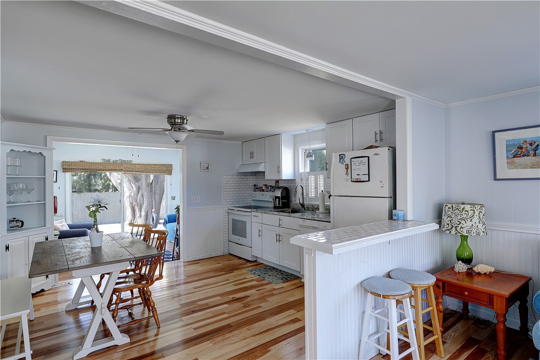 43 Treasure Road Narragansett, RI 02882 - Photo 4 of 19
