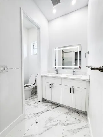 a close view of a bathtub in a bathroom