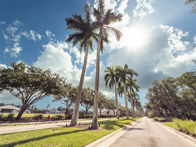 $710,000 | 312 Southeast Via Sangro, Port St. Lucie, FL 34952