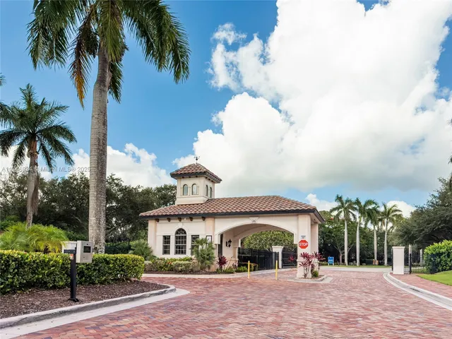 $710,000 | 312 Southeast Via Sangro, Port St. Lucie, FL 34952