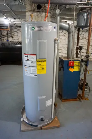 $329,000 | 418 Horton Hill Road, Naugatuck, CT 06770