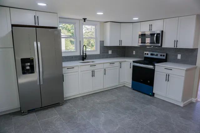 $329,000 | 418 Horton Hill Road, Naugatuck, CT 06770