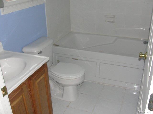 42605 Wear Road Belleville, MI 48111 - Photo 16 of 18 Main bath
