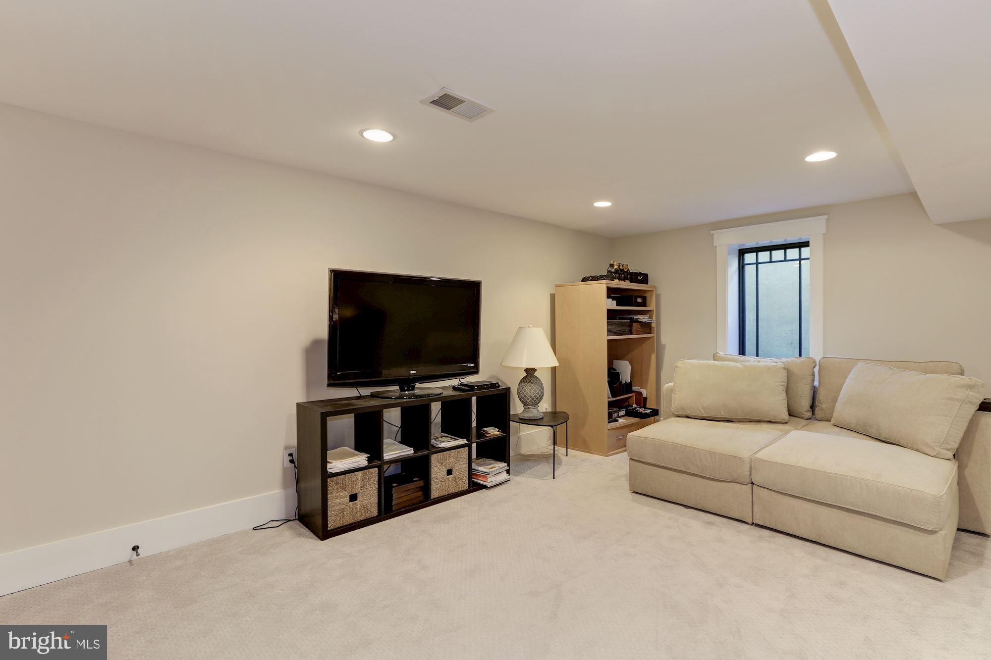 5631 Newington Road Bethesda, MD 20816 - Photo 77 of 96