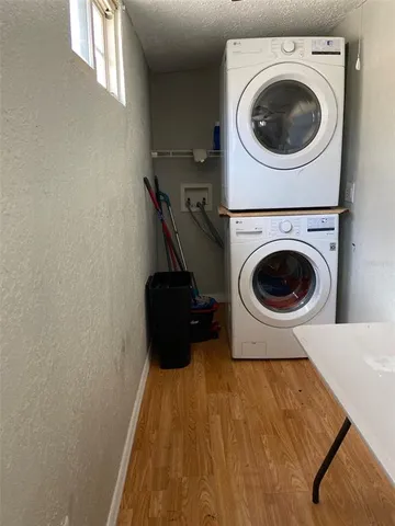 a view of a livingroom with furniture